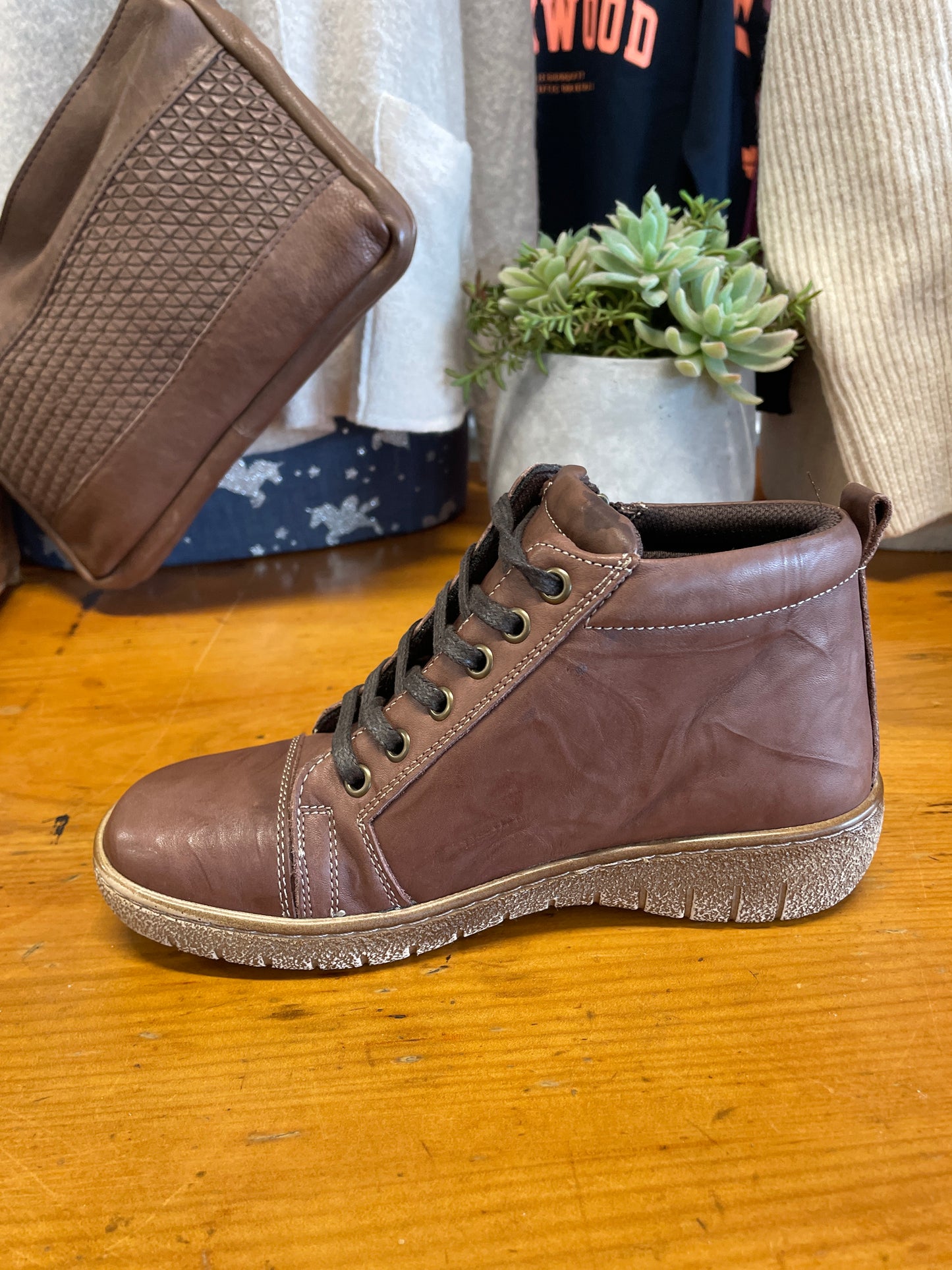 Cabello 7232-420 Chocolate Boot