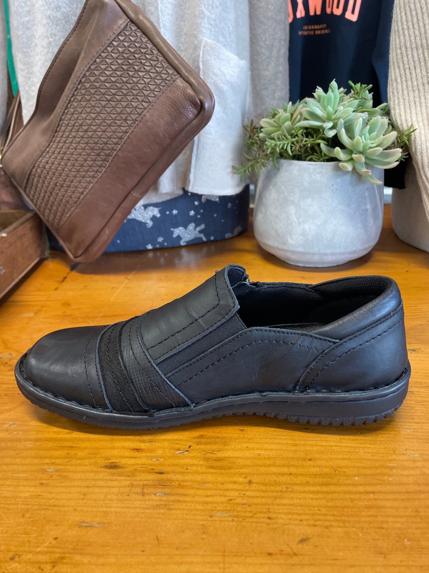 Cabello 5849-27 Black Crinkle Shoe