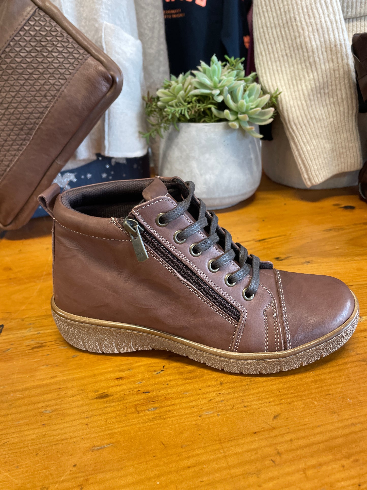 Cabello 7232-420 Chocolate Boot
