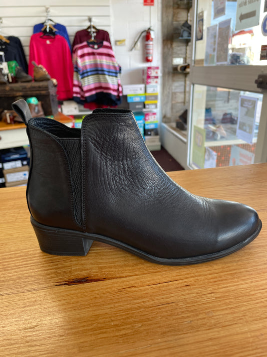 Cabello EG213 Boot Black