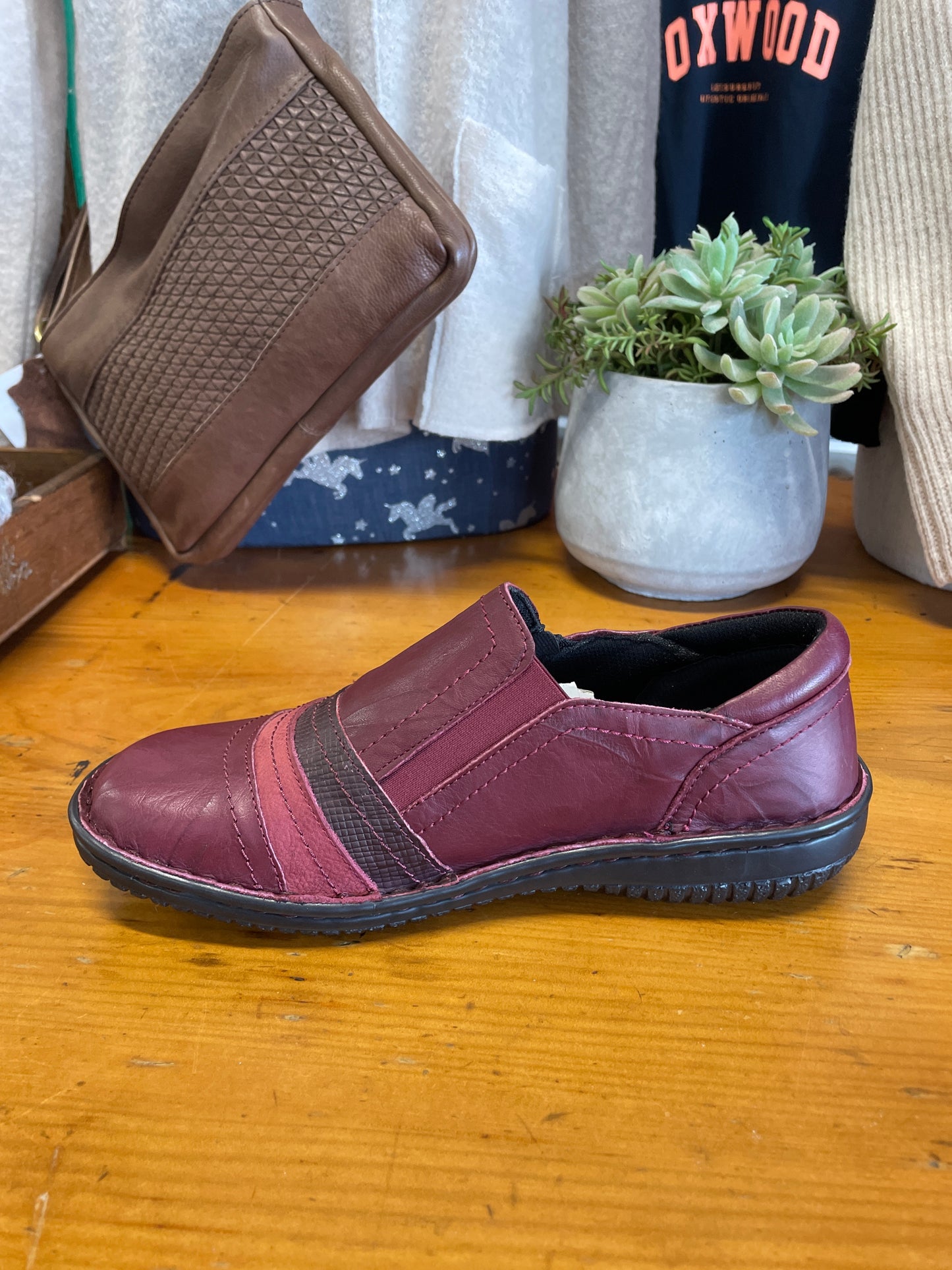 Cabello 5849-27 Burgundy Crinkle Shoe