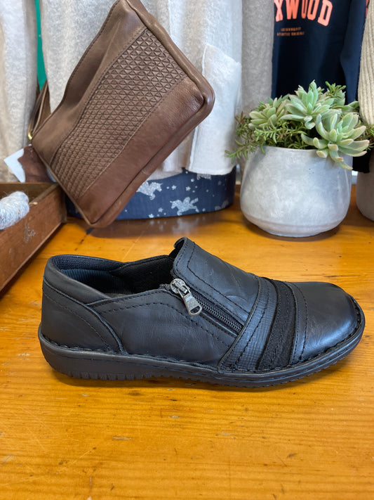 Cabello 5849-27 Black Crinkle Shoe