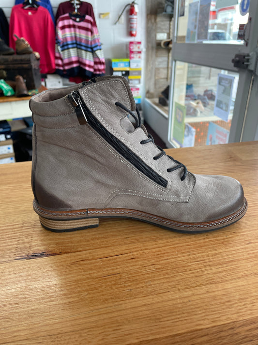Mago Stella Nubuck Boot