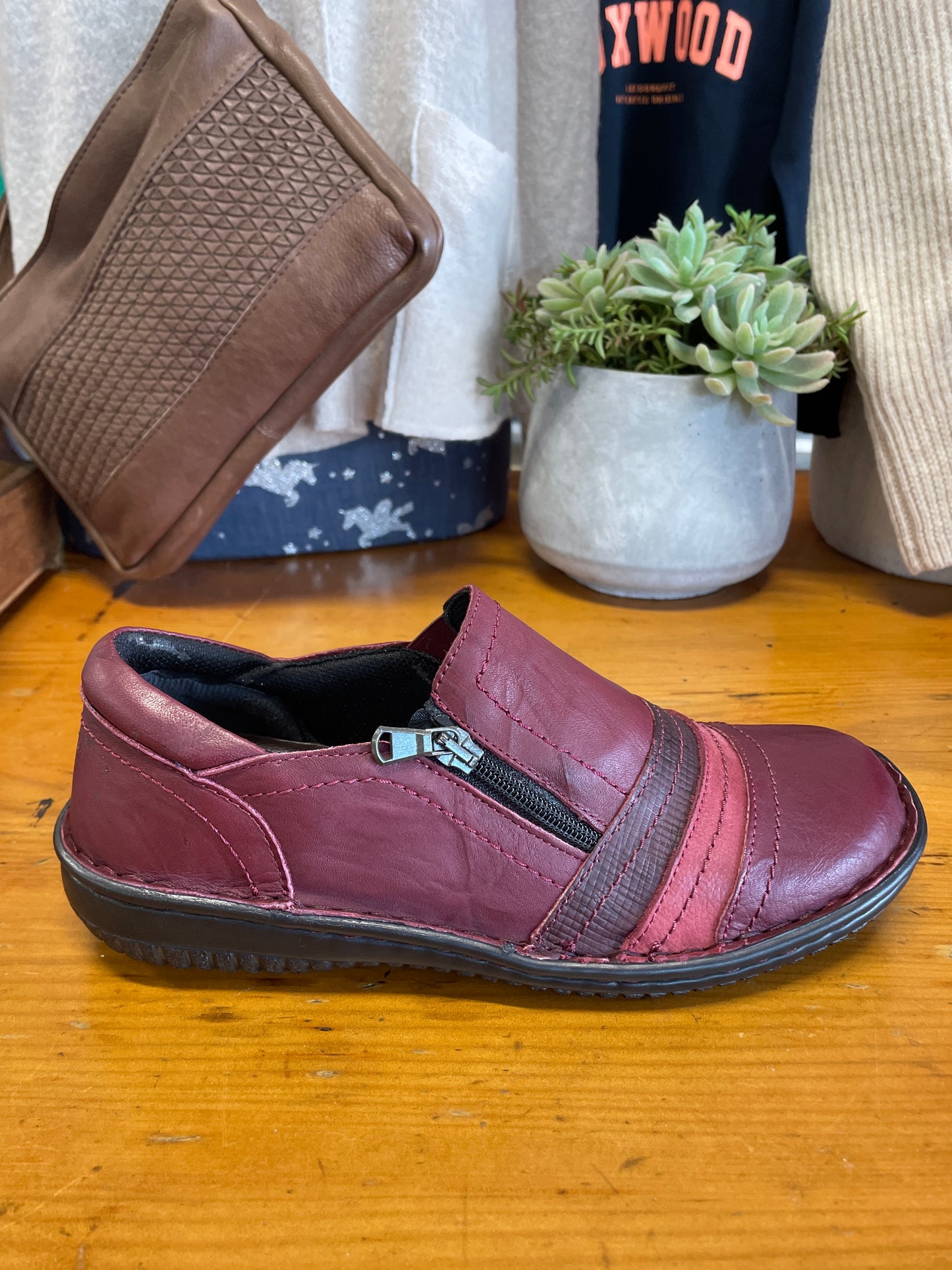 Cabello 5849-27 Burgundy Crinkle Shoe