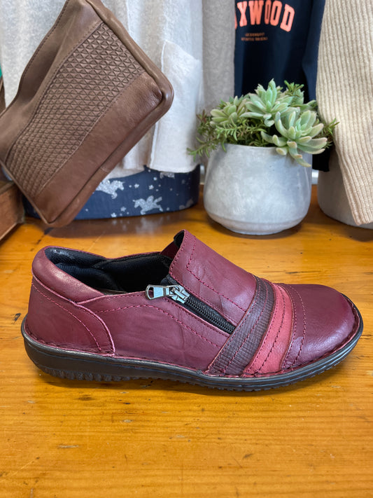 Cabello 5849-27 Burgundy Crinkle Shoe