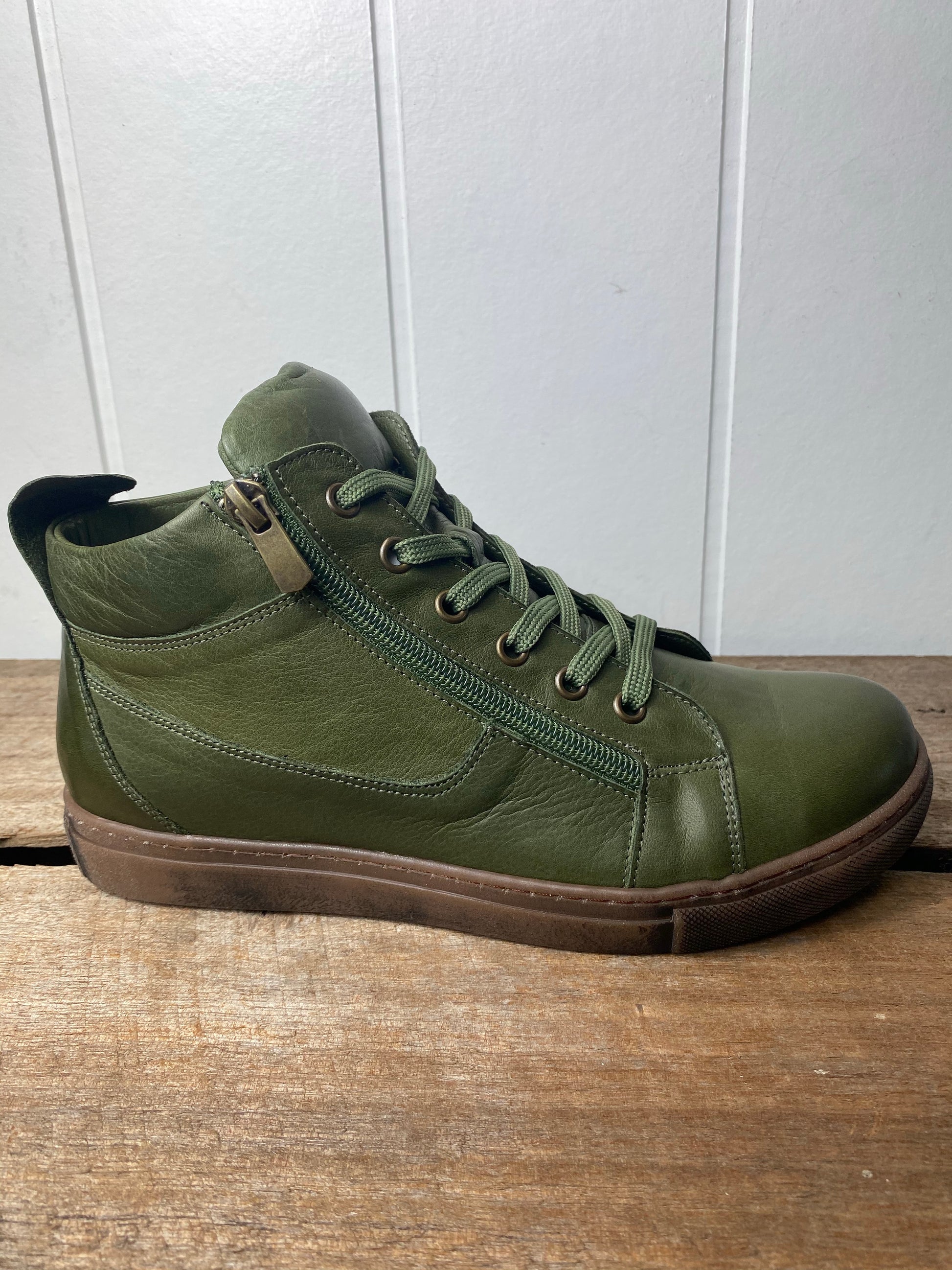 EG1570 - Scottsdale Shoe Shop