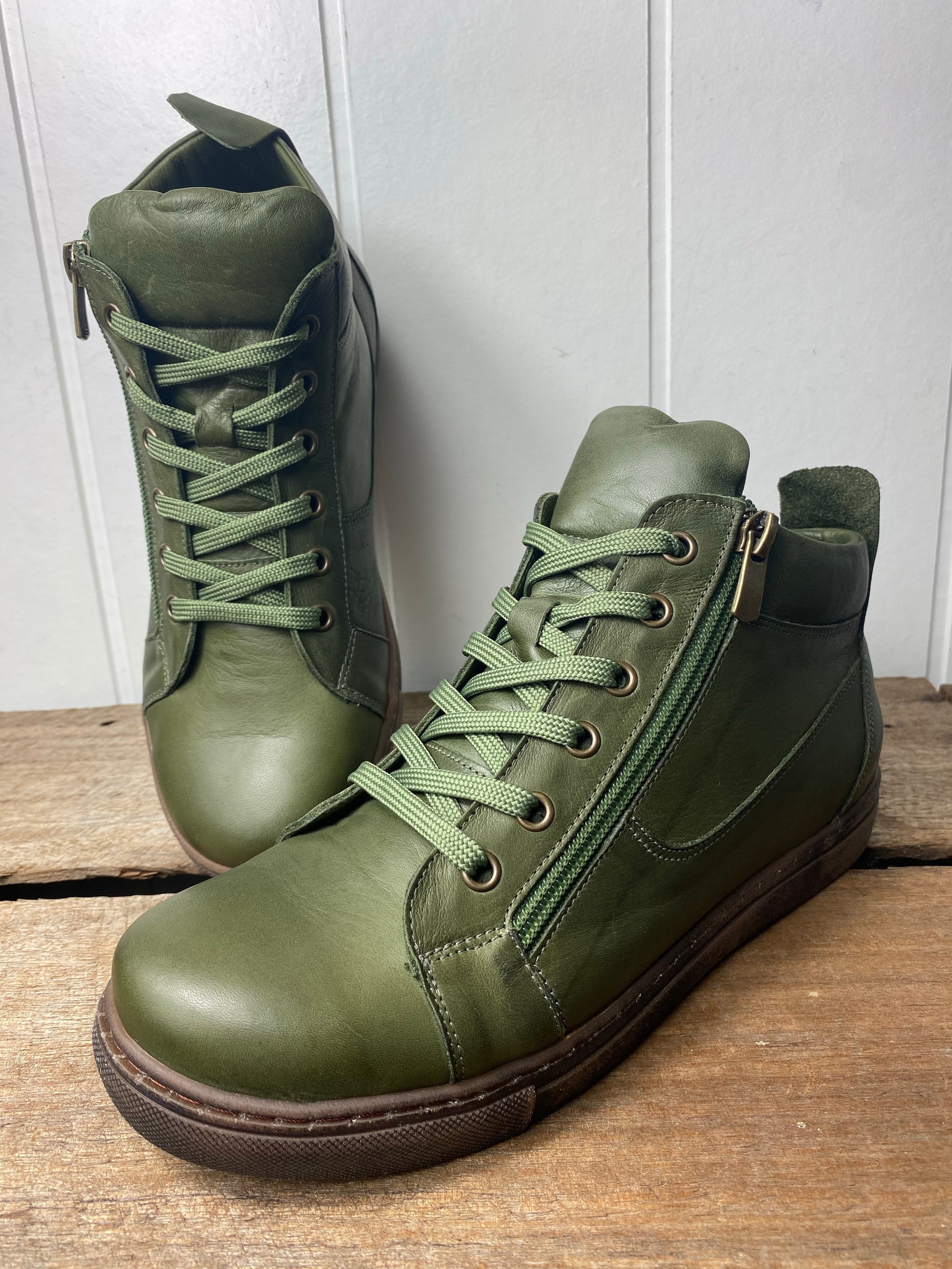 EG1570 - Scottsdale Shoe Shop